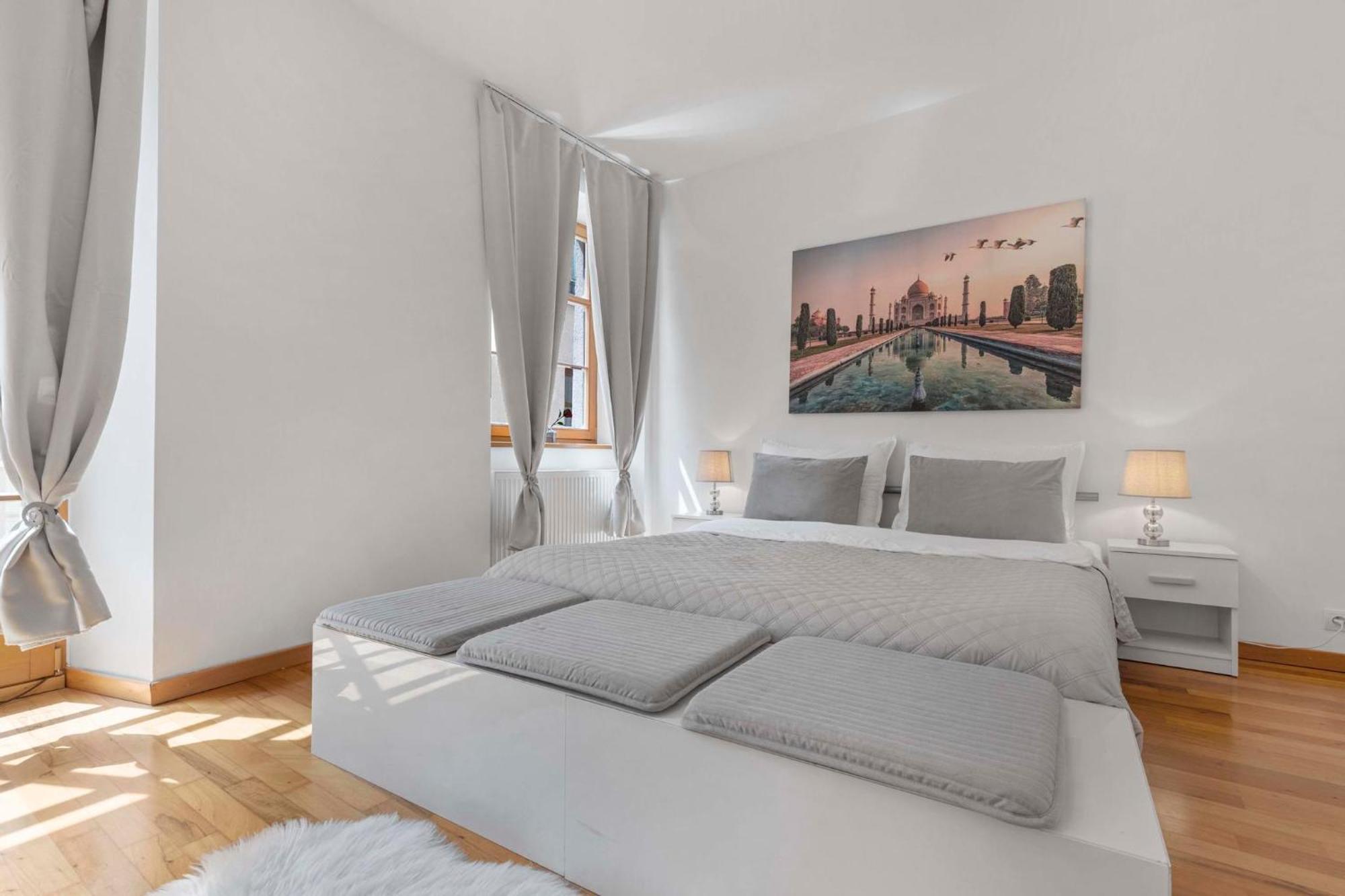 Charming Apartment In The Heart Of Pressburg Exterior foto